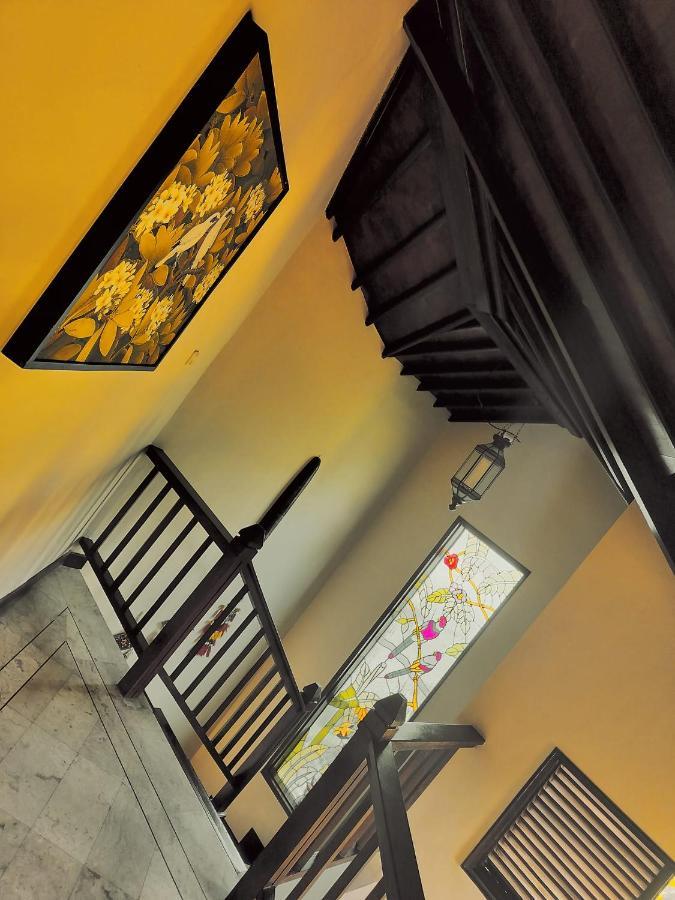 Villa Layang Bulan A Homey Guesthouse For Men Near The Beach In North Kuta Denpasar  Exterior photo